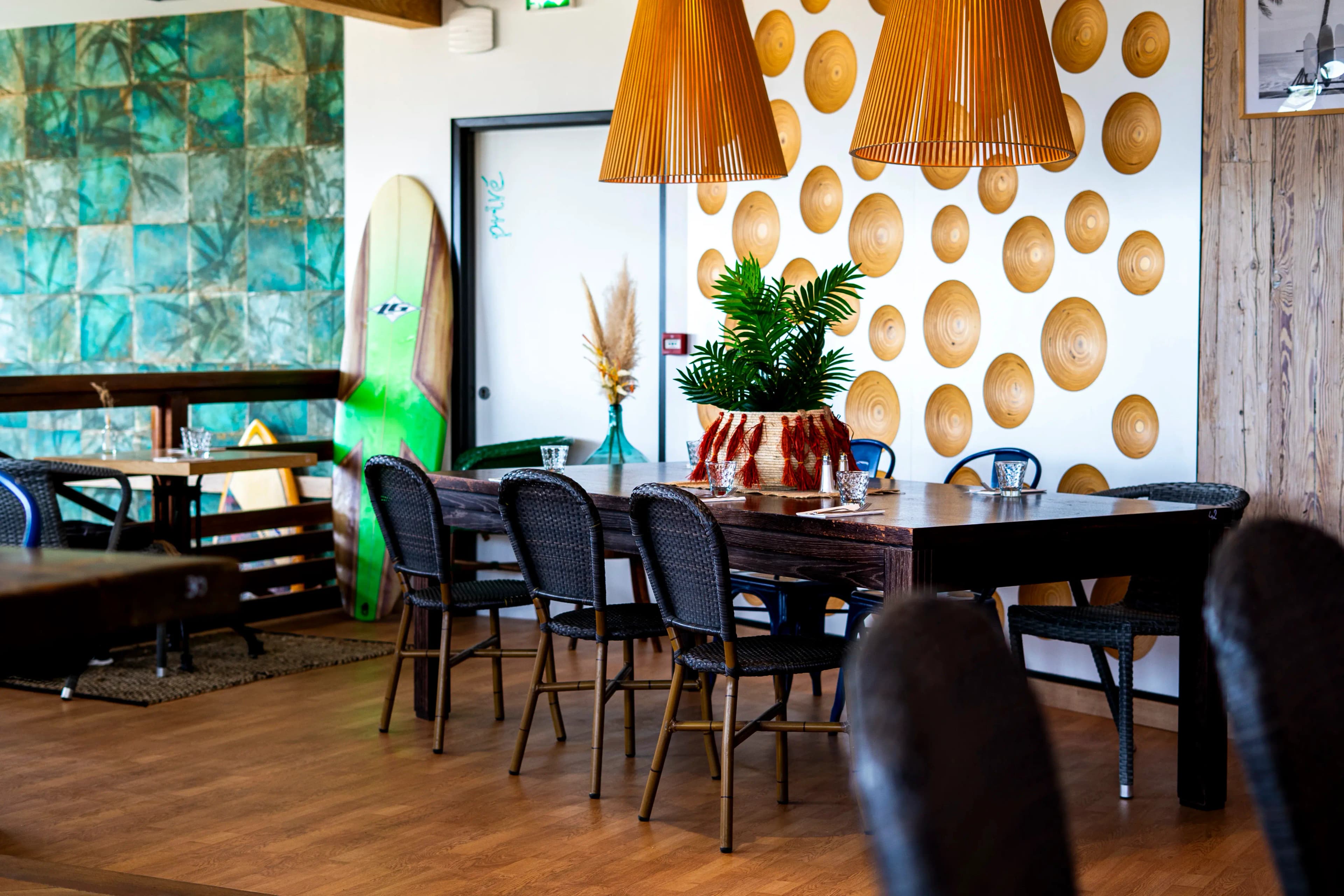 Salle colorée bleu/orange